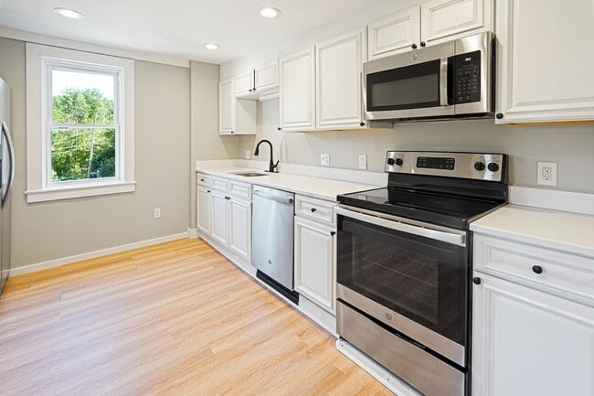 Photo - 621 Main St Unit Apt B