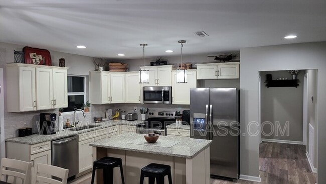 Photo - 347 Spruce Ln