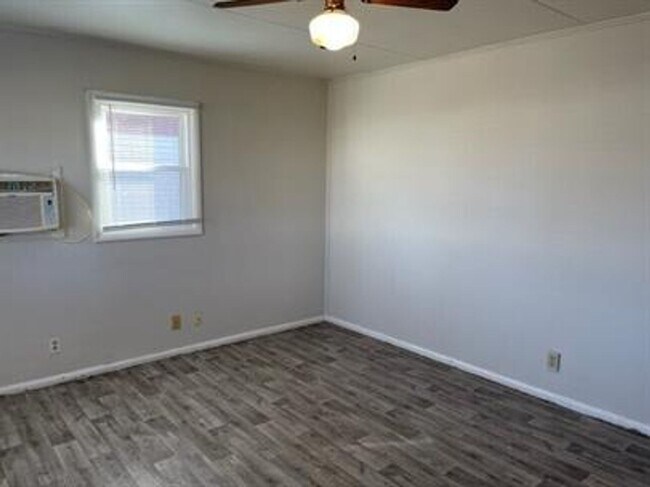 Photo - 1104 Eastview Dr