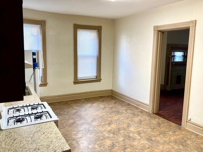 Photo - 325 W Lemon St