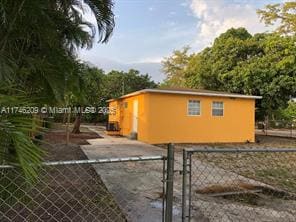 Photo - 1605 NW 127th St (North Miami, FL)