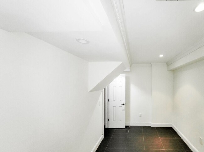 Photo - 332 E 71st St Unit 1D