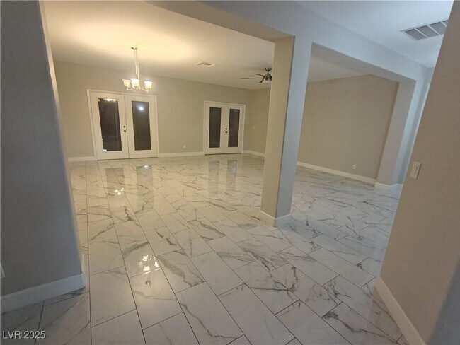 Photo - 492 Grassrange Ln