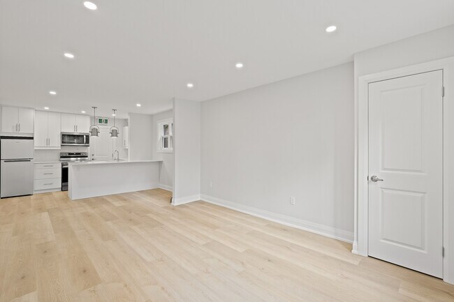 Photo - 28 Strathgowan Ave