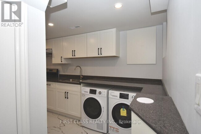 Photo - 133 Coxwell Ave
