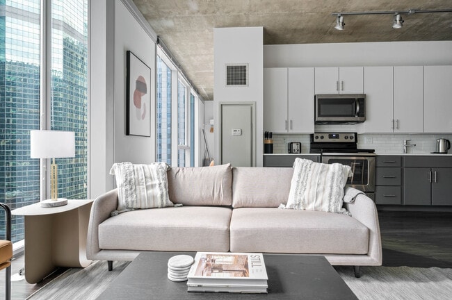 Photo - 215 W Lake St Unit FL7-ID1331