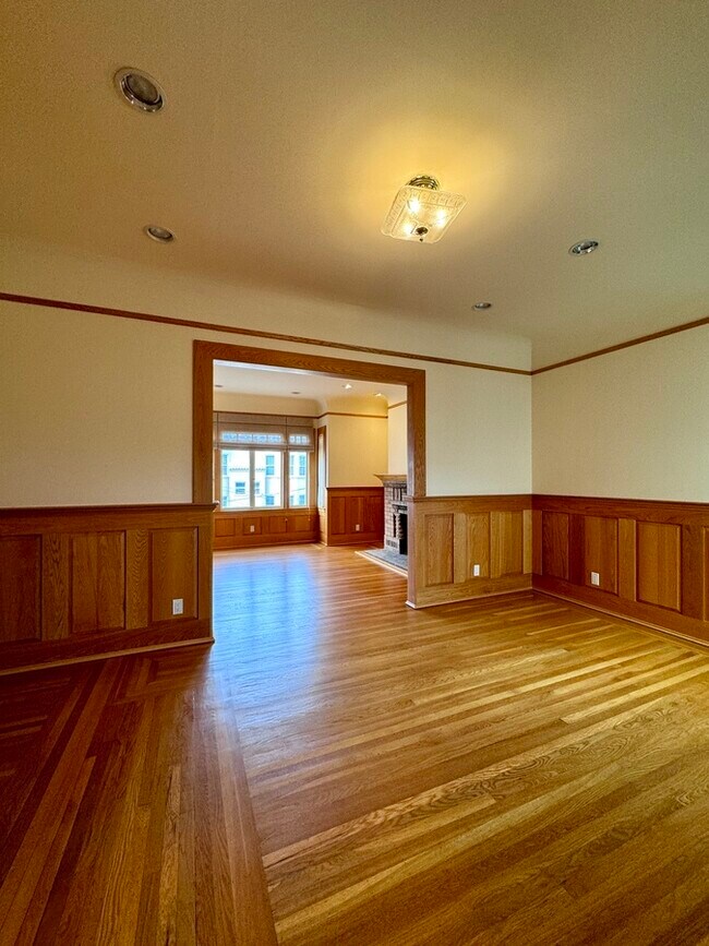 Photo - Sunny Top Floor Flat-3 Months FREE Parking