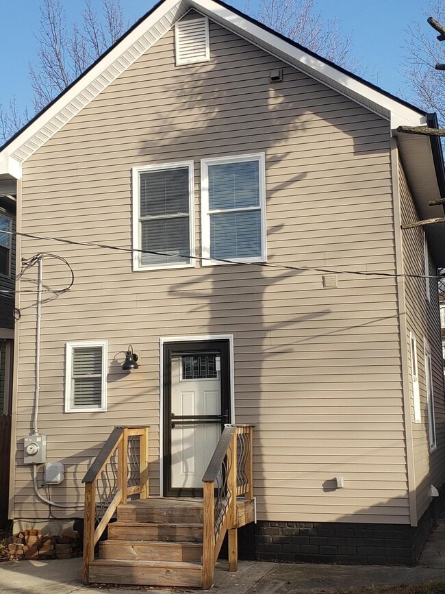 963 S 22nd St