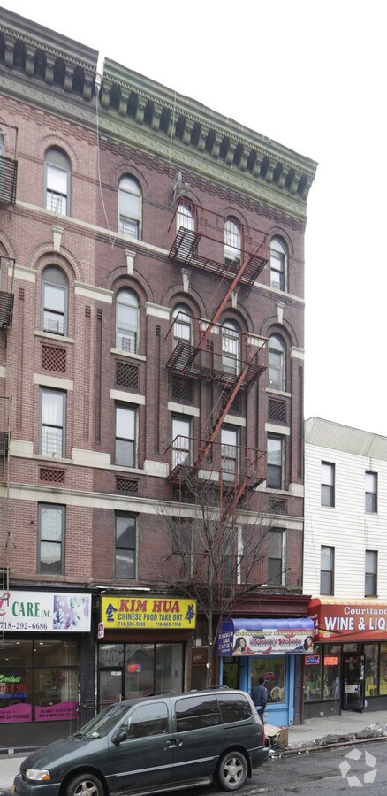 Photo - 628 Courtlandt Ave