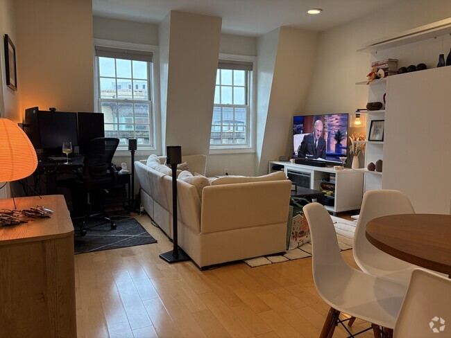 Building Photo - 110 Tidewater St Unit 4C Rental