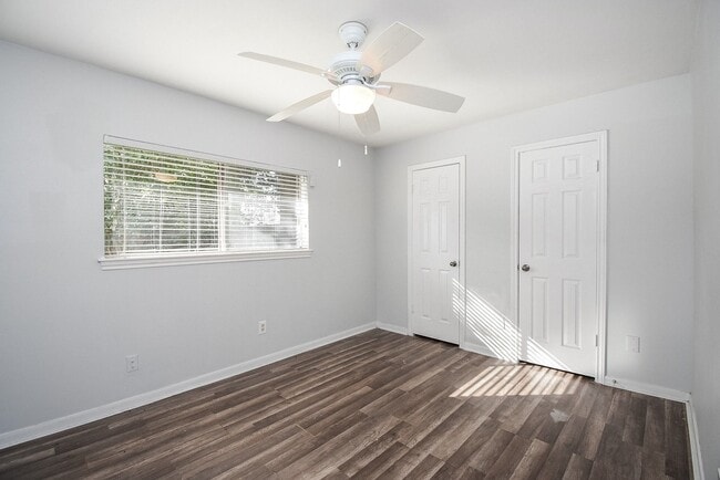 Building Photo - 14418 Royal Hill Dr