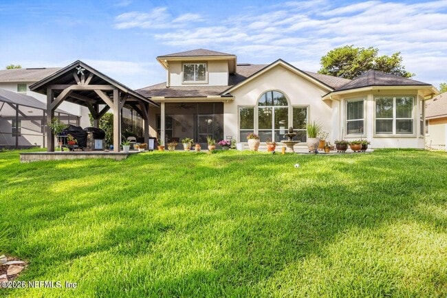 Photo - 552 Saddlestone Dr