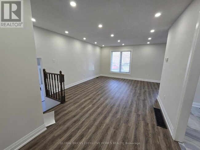Photo - 3285 Lansdown Dr
