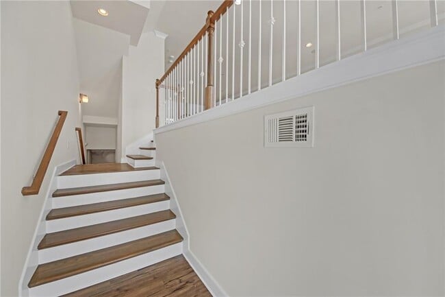 Photo - 860 Stonehill Ln