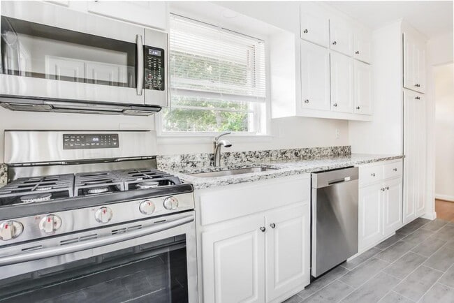 Photo - 1655 Ridgewood Dr NE