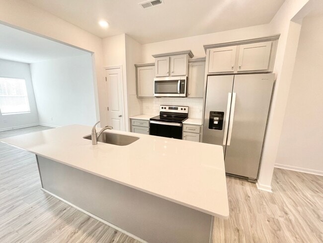 Photo - BEAUTIFUL 2 br 2.5 ba townhome, close to I-85, dining and shopping