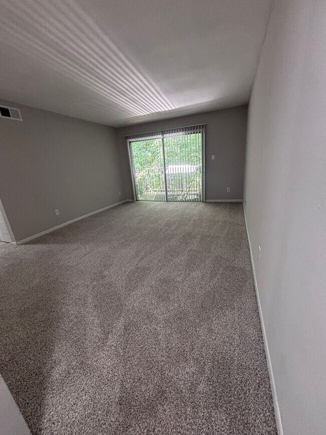 Photo - Spacious One Bedroom Available. Close to University and Downtown Area. Unit #8