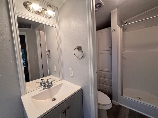 Photo - 231 6 Morris Ln