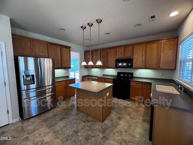 Photo - 3303 Colorcott St