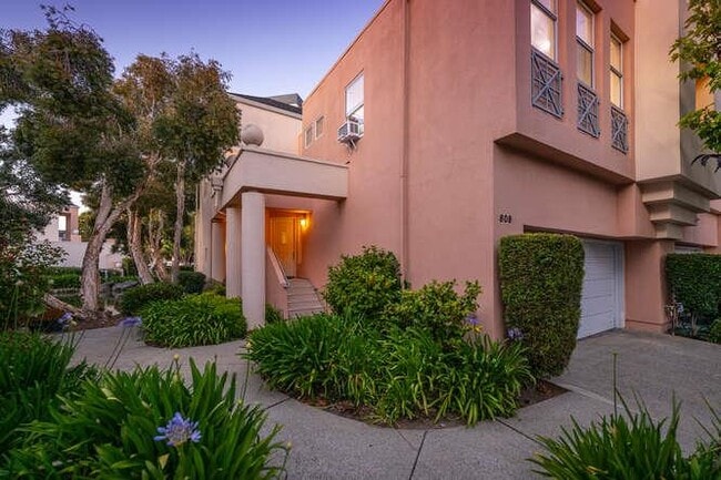 Photo - 808 Lakeshore Dr.