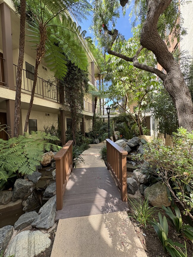 Senderos - 11939 Gorham Ave Unidad 207