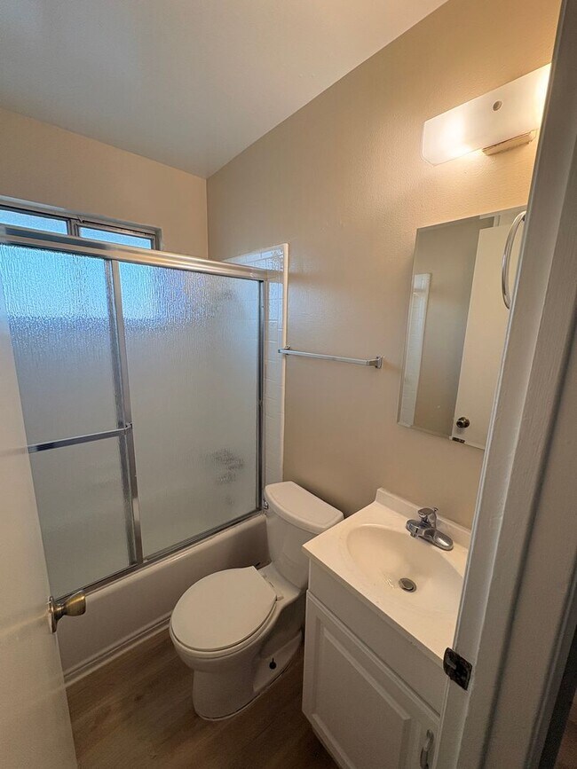 Photo - Upstairs 2 bedroom 1 bath apartment w/ assigned parking! Unit 925-30