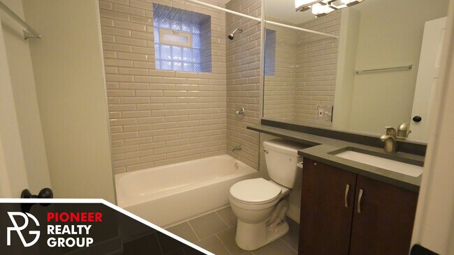 Photo - 556 W Arlington Pl Unidad 550-105