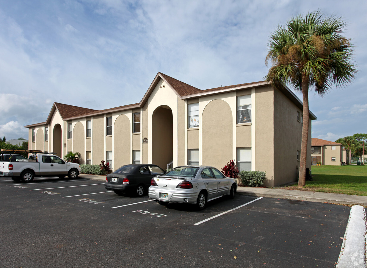Summerset Apartments - Summerset Apartments