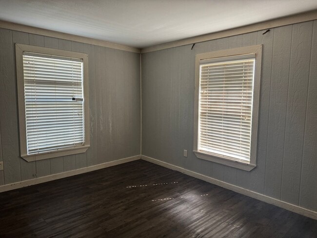 Photo - 2055 E Broadway Ave