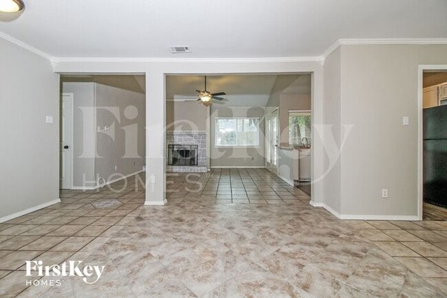 Photo - 405 Lone Oak Cir