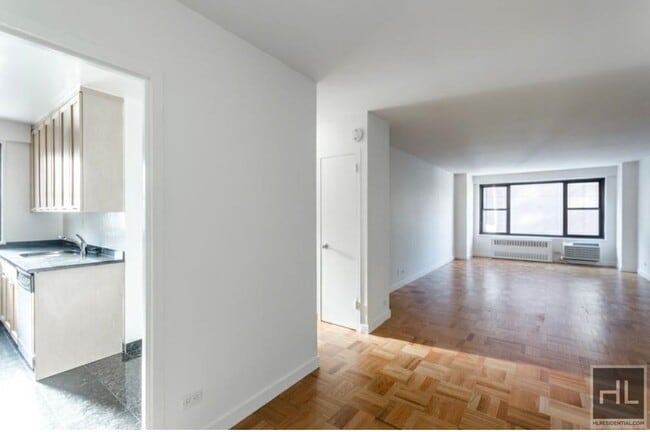 Building Photo - Fourth Avenue