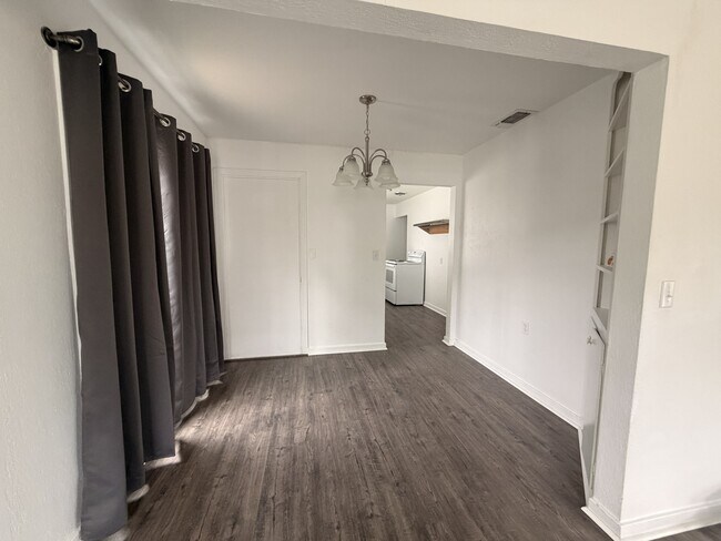 Photo - 623 N 3rd St