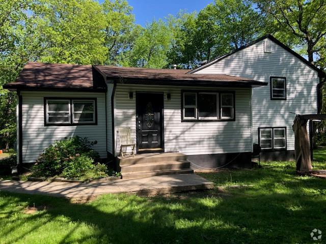 Building Photo - 141 W Clarkstown Rd Rental