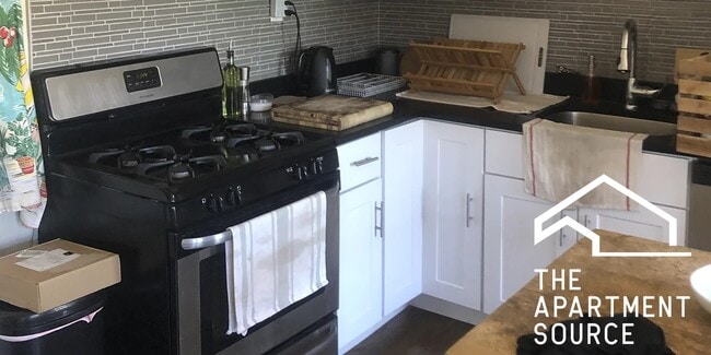 Building Photo - 2129 N Dayton St Unit 308