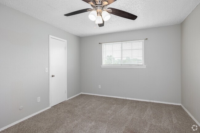 1BR, 1BA - 845SF - Bedroom