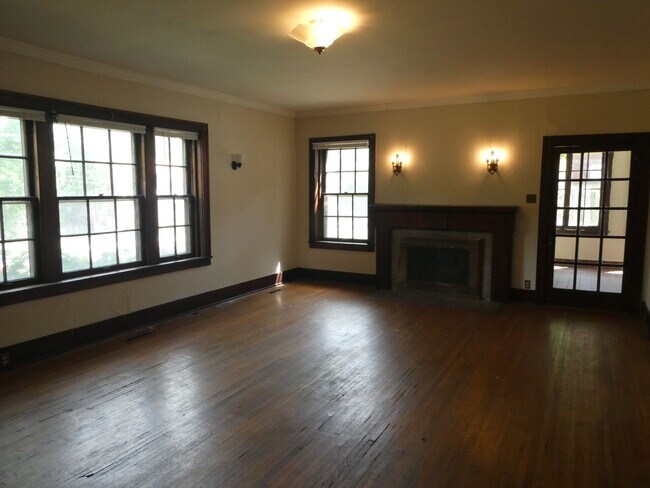 Photo - Beautiful 4 bedroom house in East Campus