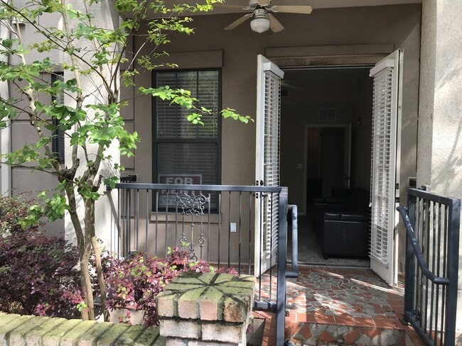 Photo - Saint Charles - Luxury 2 Bedroom, 2 Bathroom Condo