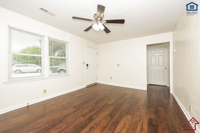 Photo - 702 Couch St