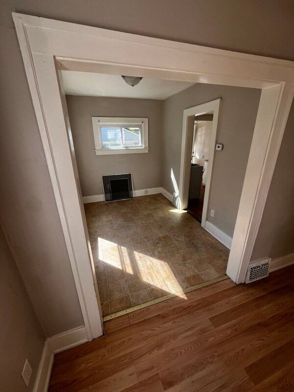 Photo - 590 Thayer St