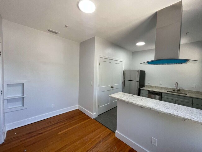 Photo - Recently remodeled 2/1 in Midtown!