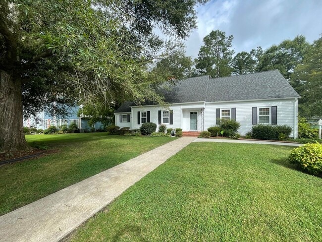Building Photo - Everything you’ve been dreaming of is here. Lease today!