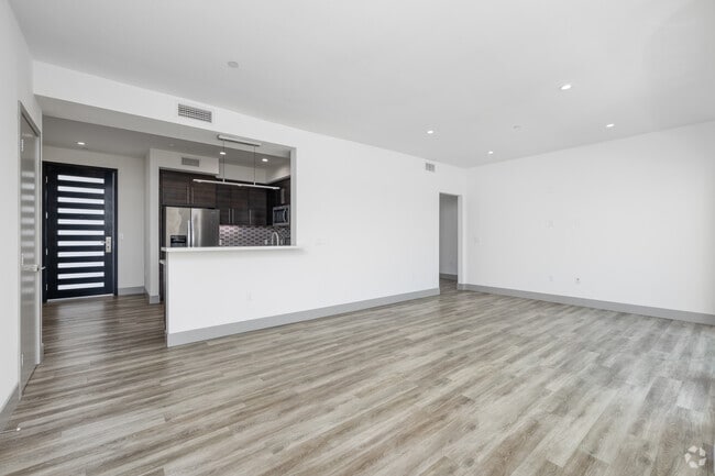 3BD, 2BA - 1,450SF - Living Room