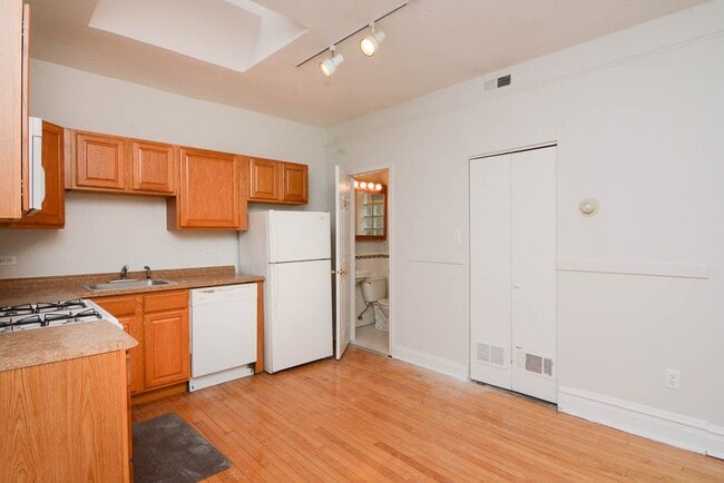 Photo - 1009 N Sacramento Ave Unit M04H