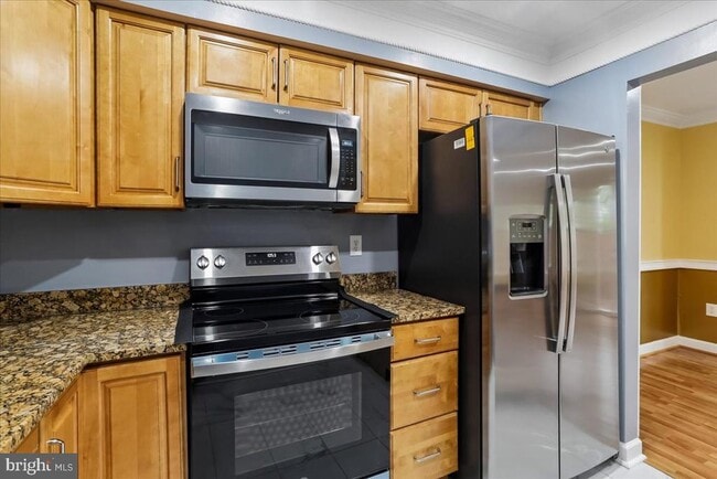 Photo - 2867 Shepperton Terrace