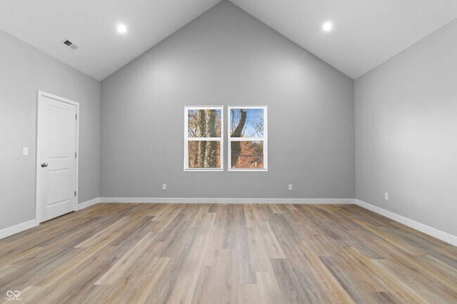 Photo - 3365 Broadway St