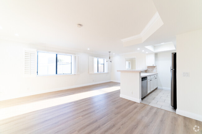 Building Photo - 1510 S Barrington Ave Unit 101 Rental