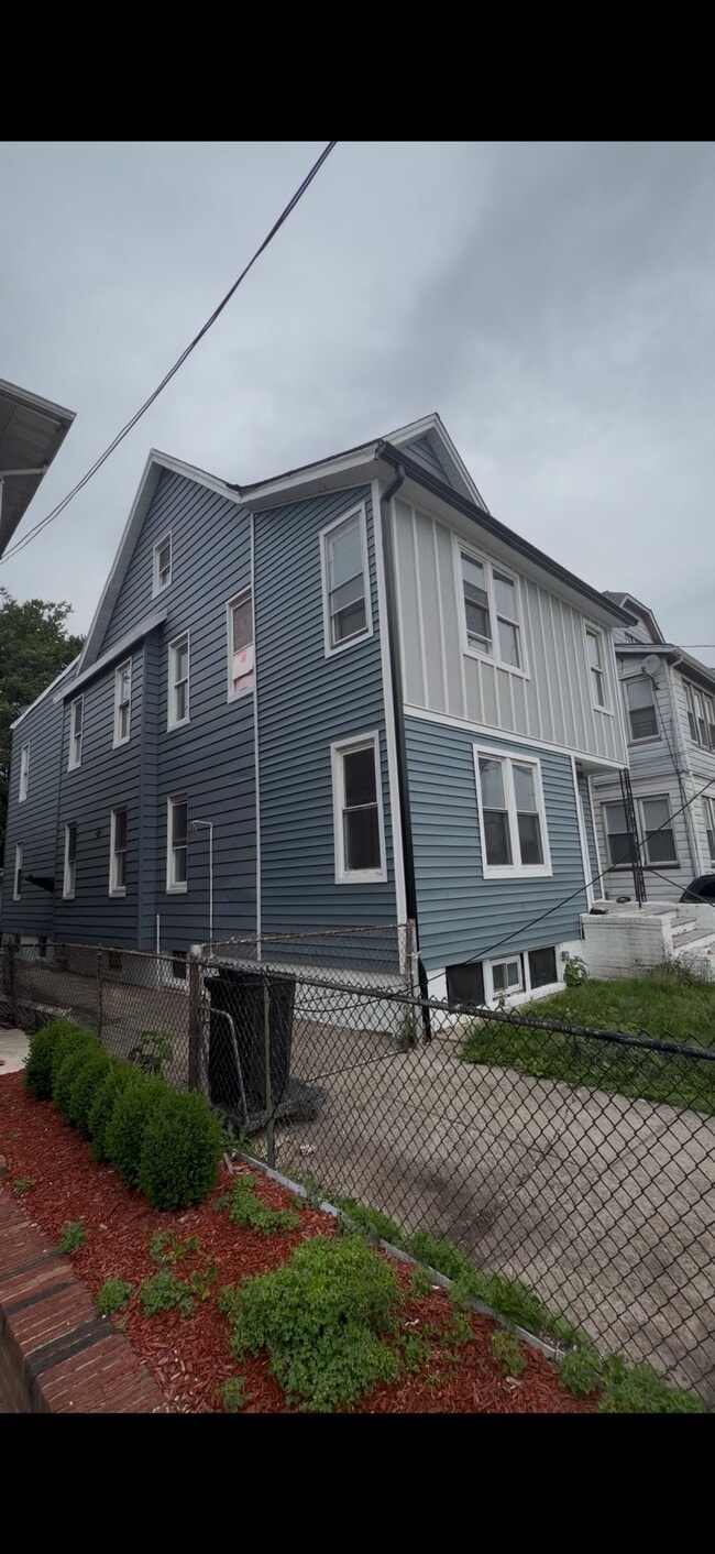 Building Photo - 285 Columbia Ave
