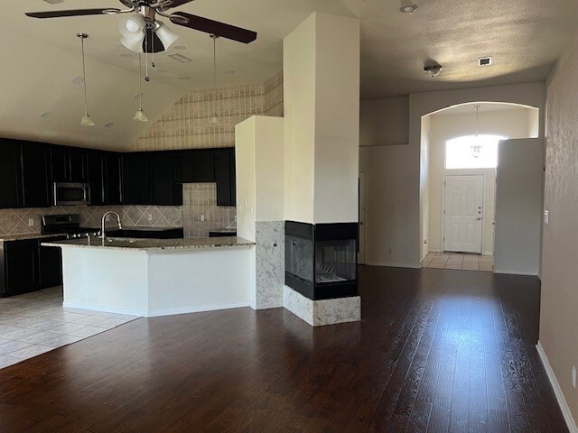 Photo - 201 Willow St