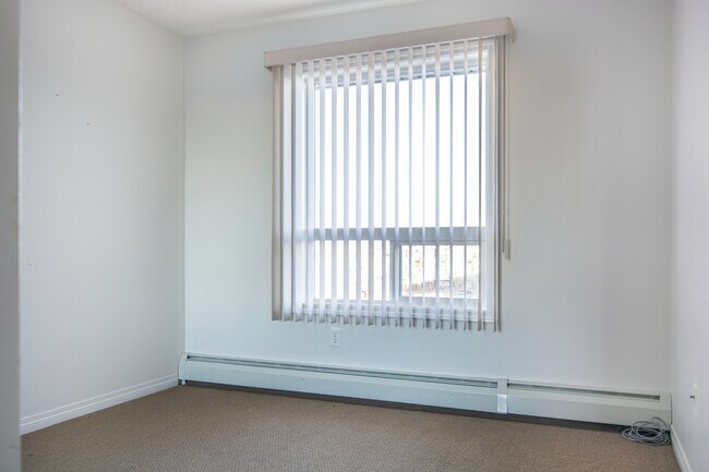 Photo - 7331-7331 South Terwillegar Dr NW