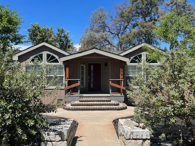 Building Photo - Modern Auburn Retreat—Fully Renovated 3BR ... Rental